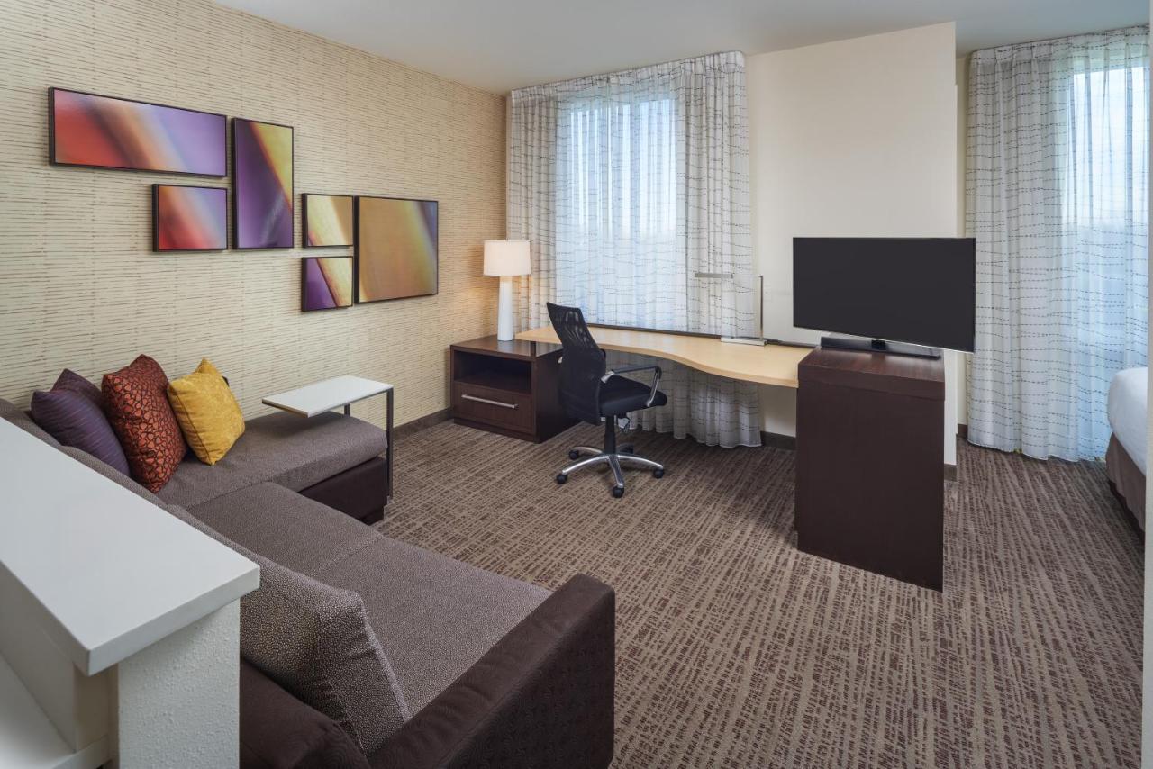 By Marriott Airport Hotel 3*