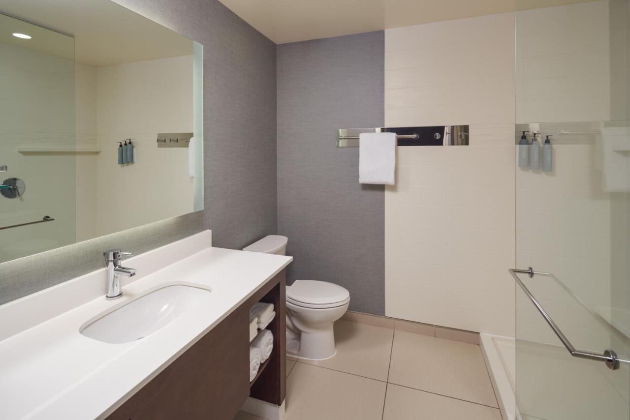Hotel By Marriott Airport 3*