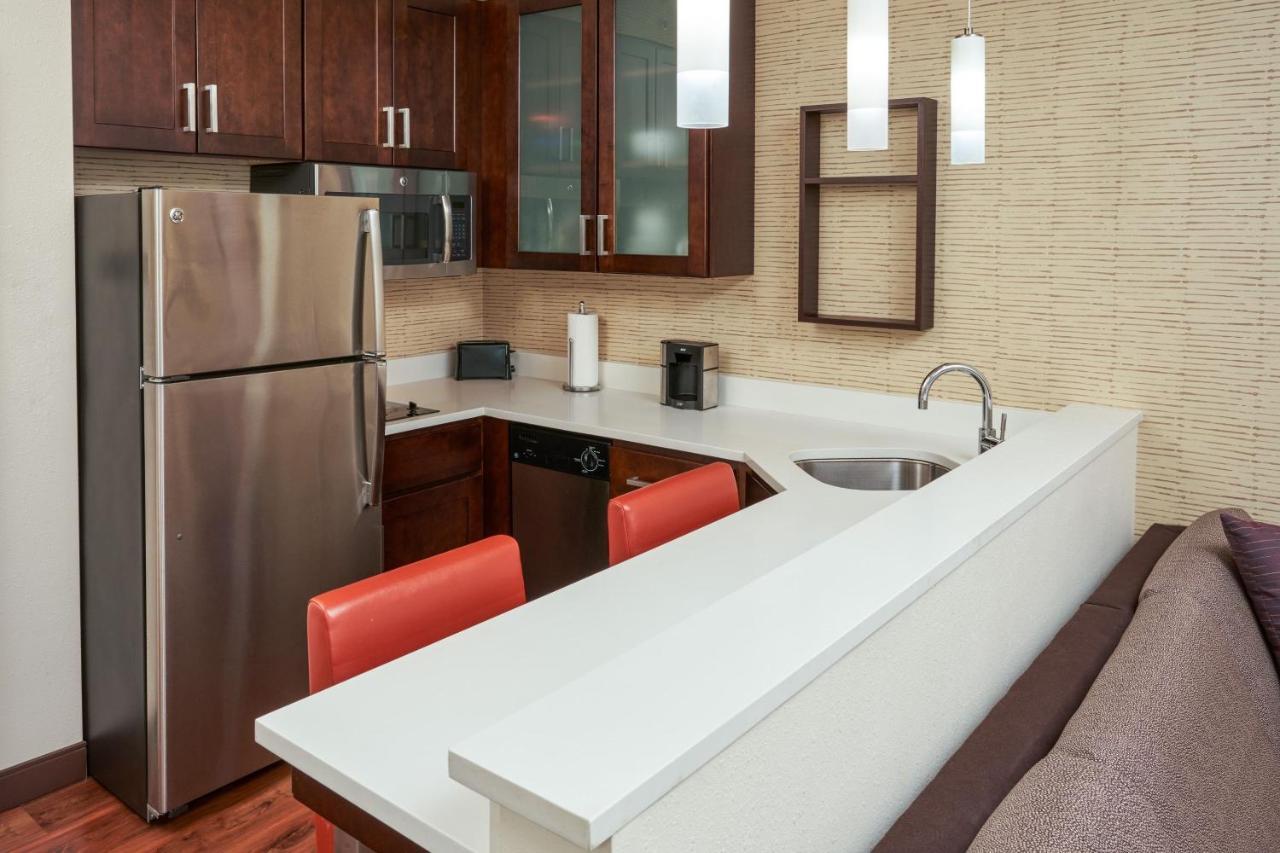 Hotel By Marriott Airport 3*