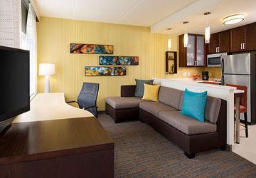 By Marriott Airport 3* Filadélfia